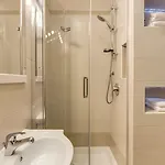阿尔特弥斯旅馆 4*